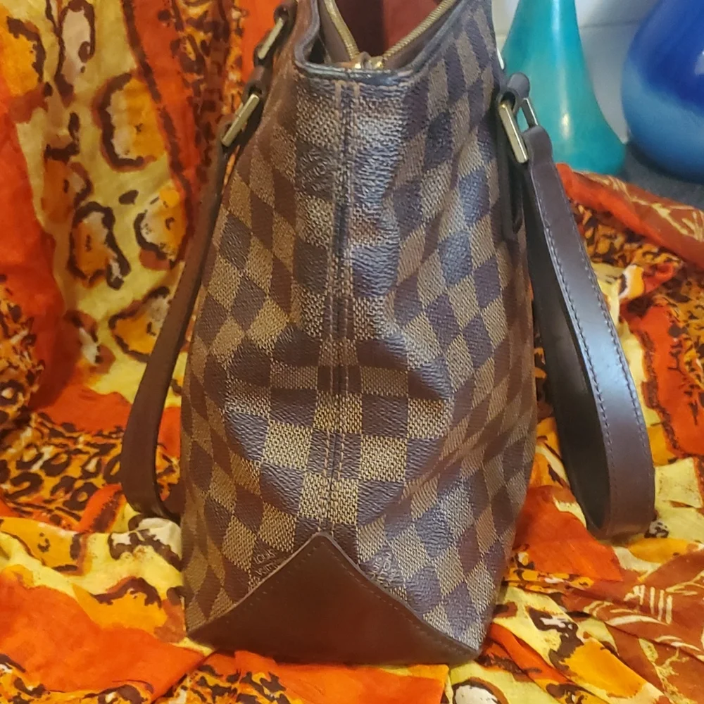 Louis Vuitton Bag with COA - Picture 14 of 16